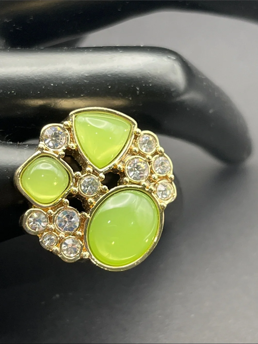 Vintage Avon gold tone, green fashion costume, jewelry, ring, size 5.75